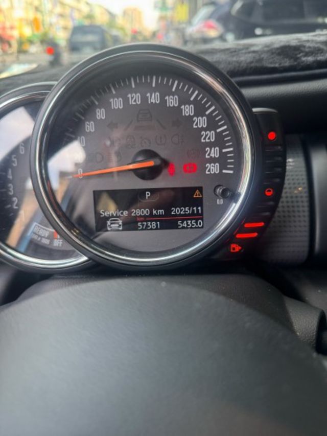 2015年式 MINI COOPER 總代理 五門 跑5萬公里 認證車  第3張相片