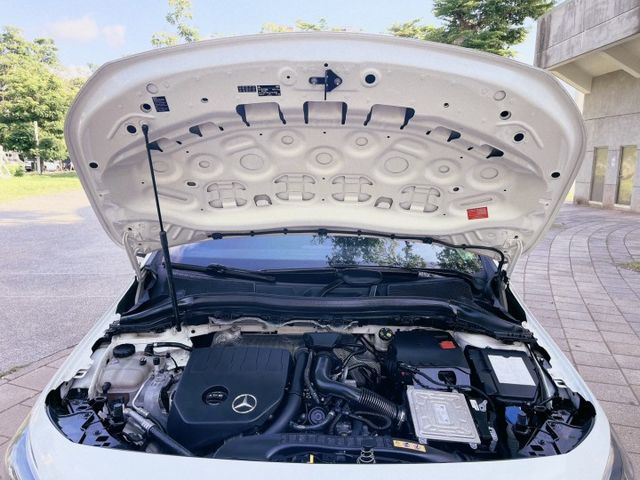 B200 1.3 總代理  新款 10月出廠(20年式) 液晶數位儀表/氣氛燈/CARPLAY/認證車  第6張相片
