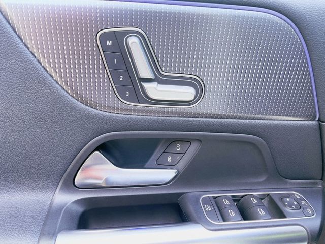 B200 1.3 總代理  新款 10月出廠(20年式) 液晶數位儀表/氣氛燈/CARPLAY/認證車  第13張相片