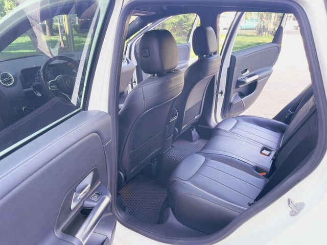 B200 1.3 總代理  新款 10月出廠(20年式) 液晶數位儀表/氣氛燈/CARPLAY/認證車  第16張相片