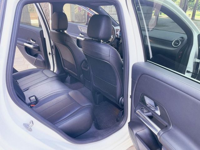 B200 1.3 總代理  新款 10月出廠(20年式) 液晶數位儀表/氣氛燈/CARPLAY/認證車  第18張相片