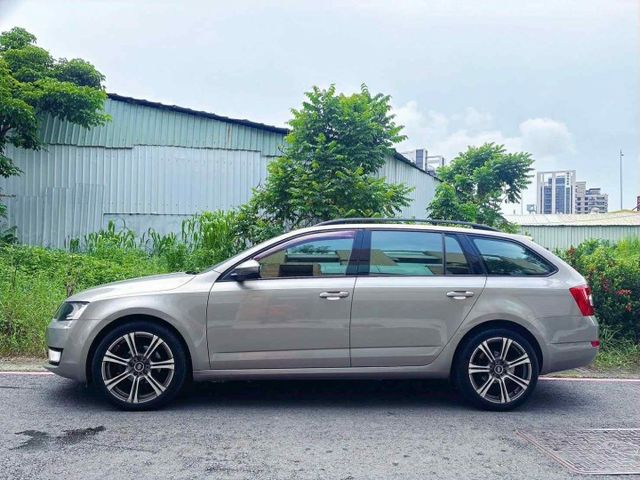 2016年 SKODA OCTAVIA COMBI 1.6TDI 柴油 旅行車   認證車  第3張相片