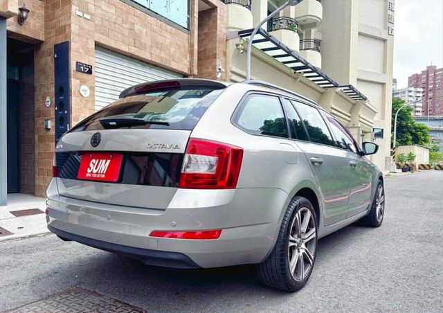 2016年 SKODA OCTAVIA COMBI 1.6TDI 柴油 旅行車   認證車  第5張相片