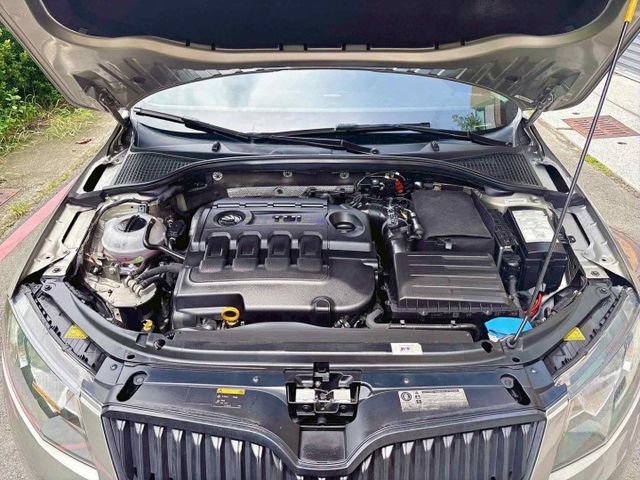 2016年 SKODA OCTAVIA COMBI 1.6TDI 柴油 旅行車   認證車  第6張相片