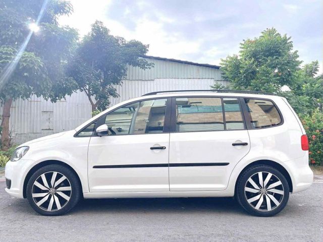 2015年 福斯 TOURAN 1.6 柴油 七人座 省油省稅 認證車  第3張相片