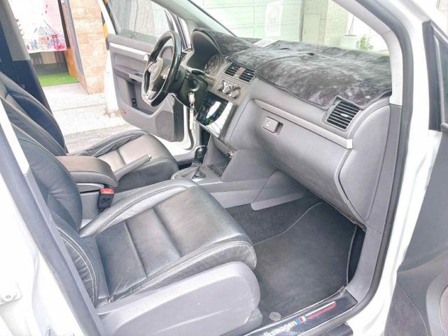 2015年 福斯 TOURAN 1.6 柴油 七人座 省油省稅 認證車  第12張相片