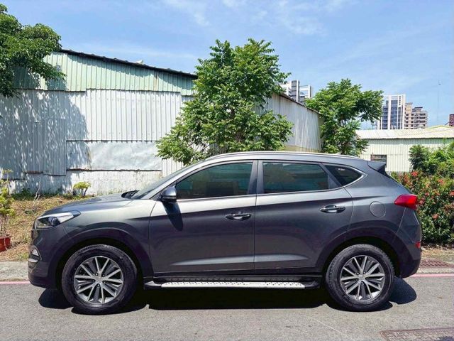 2017年 現代 Tucson 時尚款 灰色 認證車  第3張相片