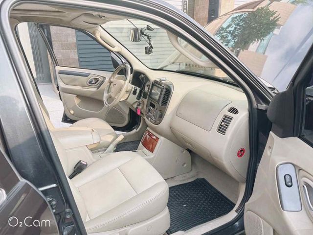 2006年 福特 ESCAPE 2.3L 汽油 黑灰色  第14張相片