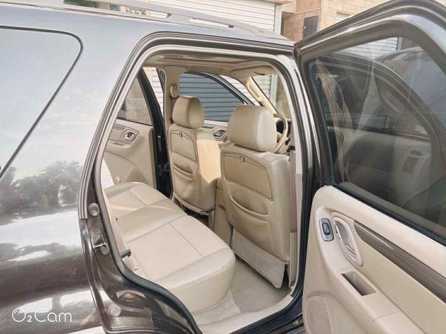 2006年 福特 ESCAPE 2.3L 汽油 黑灰色  第16張相片