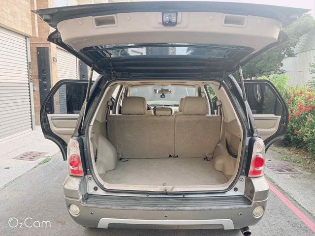 2006年 福特 ESCAPE 2.3L 汽油 黑灰色  第17張相片