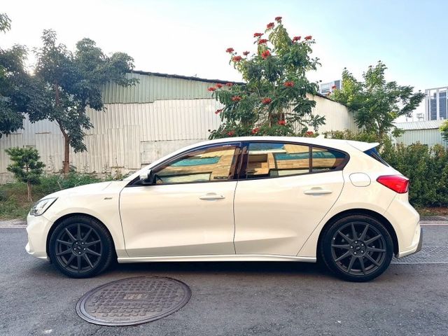 2020年 福特 Focus ST-Line NF 無線充電  認證車+有保固  第4張相片