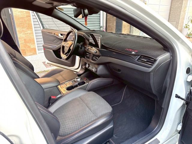 2020年 福特 Focus ST-Line NF 無線充電  認證車+有保固  第15張相片