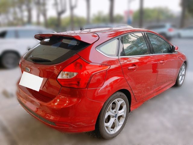 2015年 福特 Focus 5D 2.0汽油運動型 認證車+有保固  第3張相片