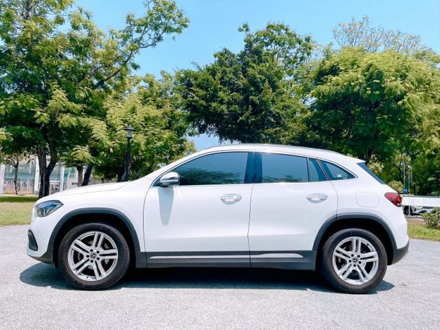 2022賓士 GLA180 1.4L 豪華版 認證保固車  第4張相片