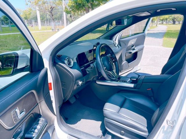 2022賓士 GLA180 1.4L 豪華版 認證保固車  第14張相片