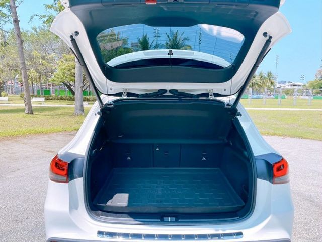 2022賓士 GLA180 1.4L 豪華版 認證保固車  第18張相片