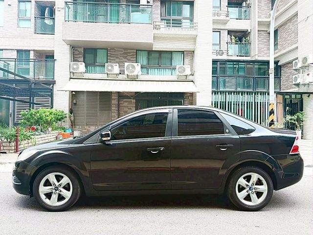 2011年福特 focus 1.8l 四門 認證車  第3張相片