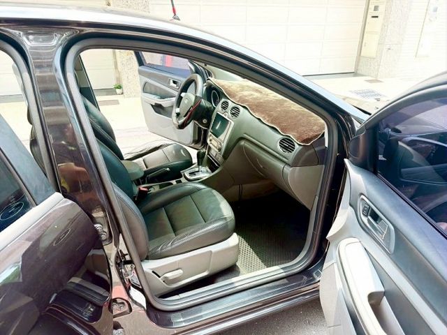 2011年福特 focus 1.8l 四門 認證車  第15張相片