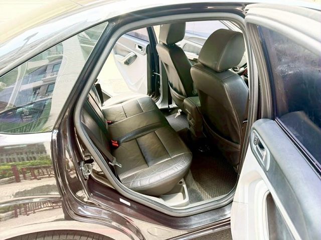 2011年福特 focus 1.8l 四門 認證車  第16張相片
