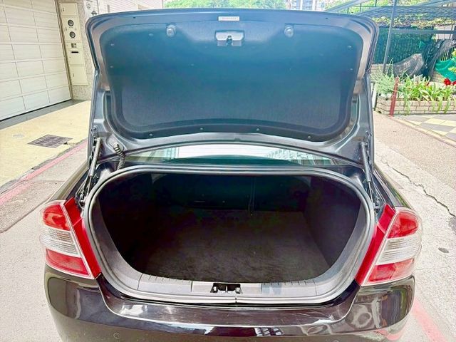 2011年福特 focus 1.8l 四門 認證車  第17張相片