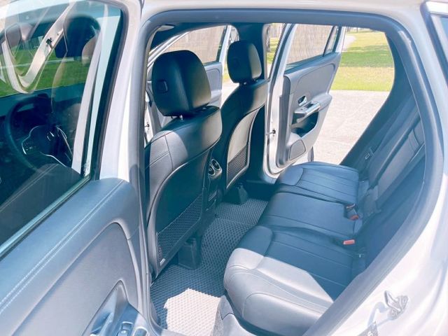2022賓士 GLA180 1.4L 豪華版 認證保固車  第14張相片
