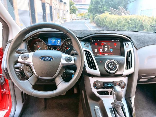 2015年 福特 Focus 5D 2.0汽油運動型 認證車+有保固  第9張相片