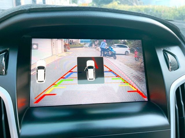 2015年 福特 Focus 5D 2.0汽油運動型 認證車+有保固  第11張相片