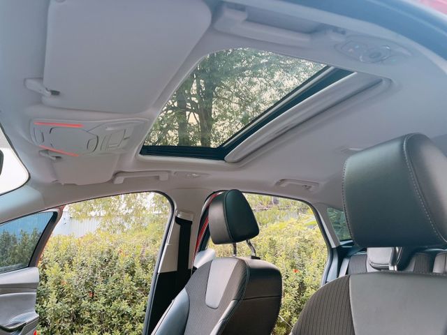 2015年 福特 Focus 5D 2.0汽油運動型 認證車+有保固  第12張相片