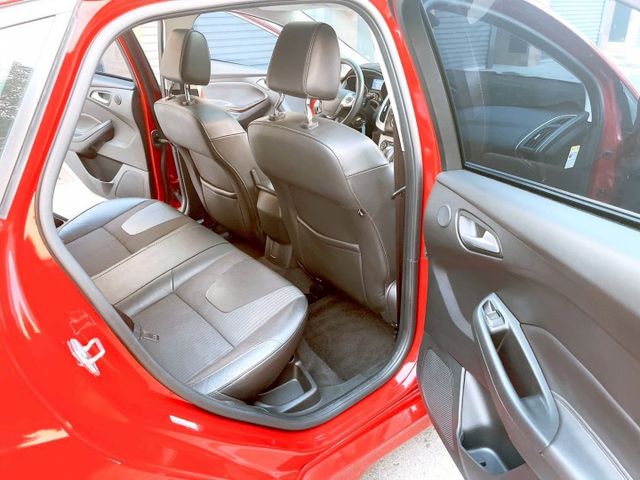 2015年 福特 Focus 5D 2.0汽油運動型 認證車+有保固  第16張相片