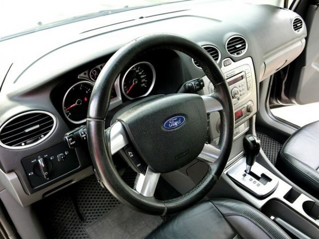 2011年 福特 FOCUS 4D 豪華版 有保固 全車原鈑件  里程保證豪華款  認證車  第9張相片