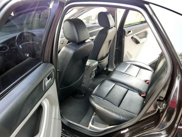 2011年 福特 FOCUS 4D 豪華版 有保固 全車原鈑件  里程保證豪華款  認證車  第13張相片