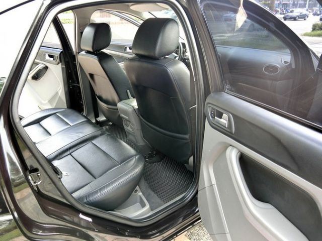 2011年 福特 FOCUS 4D 豪華版 有保固 全車原鈑件  里程保證豪華款  認證車  第15張相片
