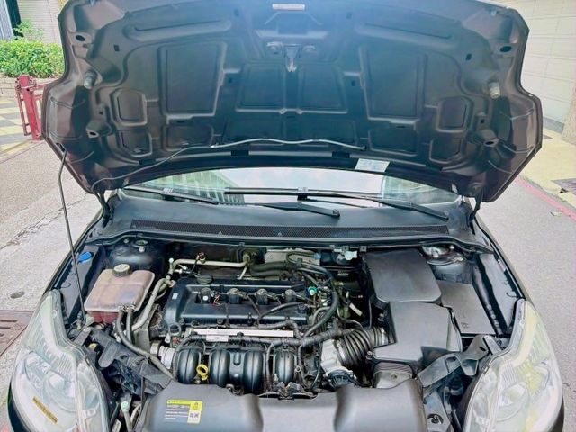 2011年福特 focus 1.8l 四門 認證車  第6張相片