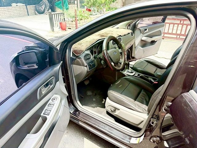 2011年福特 focus 1.8l 四門 認證車  第13張相片