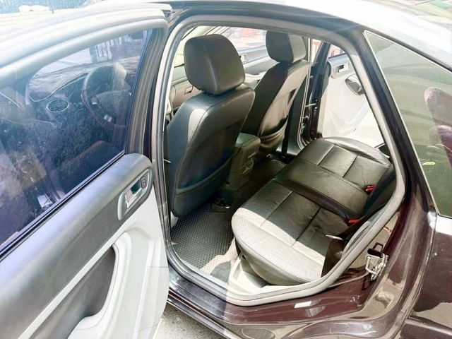 2011年福特 focus 1.8l 四門 認證車  第14張相片