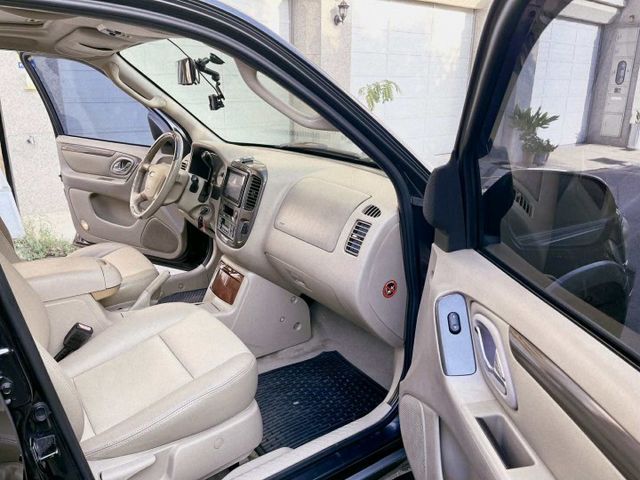 2006年 福特 ESCAPE 2.3L 汽油 黑灰色  第12張相片