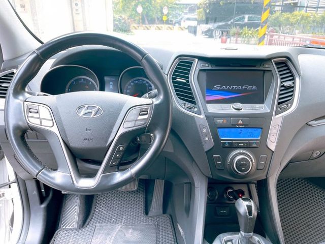 2014年 現代 SANTA FE 2.2L 貴族型 認證保固車  第9張相片