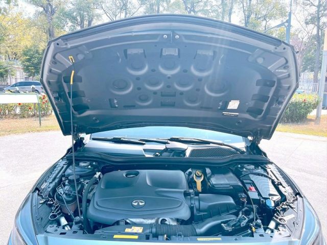 2017年 無限 Q30 2.0L SPORT 認證保固車  第6張相片