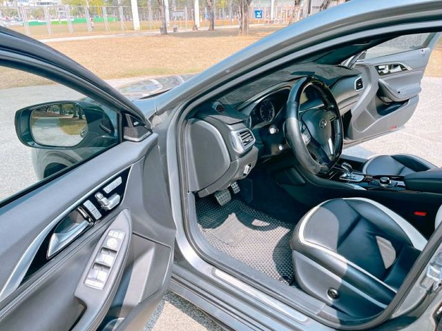 2017年 無限 Q30 2.0L SPORT 認證保固車  第15張相片