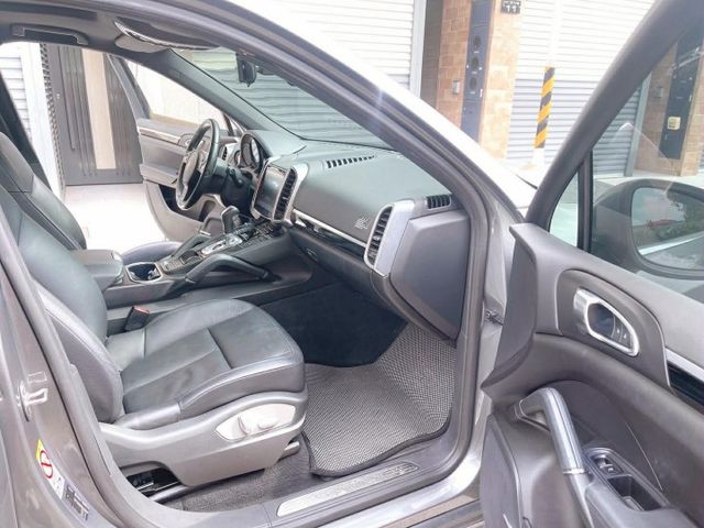 2014年 保時捷 Cayenne S 油電款 認證保固車  第16張相片