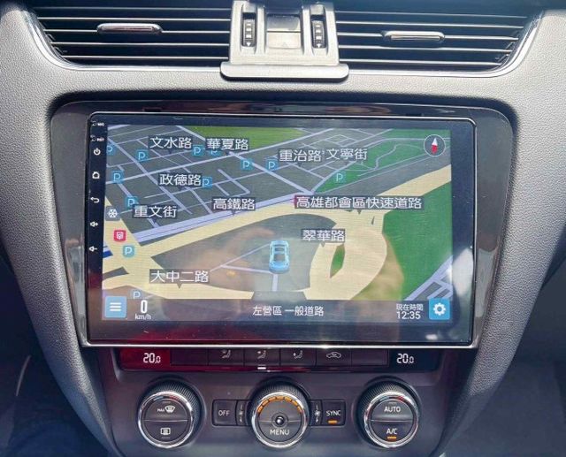2016年 SKODA OCTAVIA COMBI 1.6TDI 柴油 旅行車   認證車  第10張相片