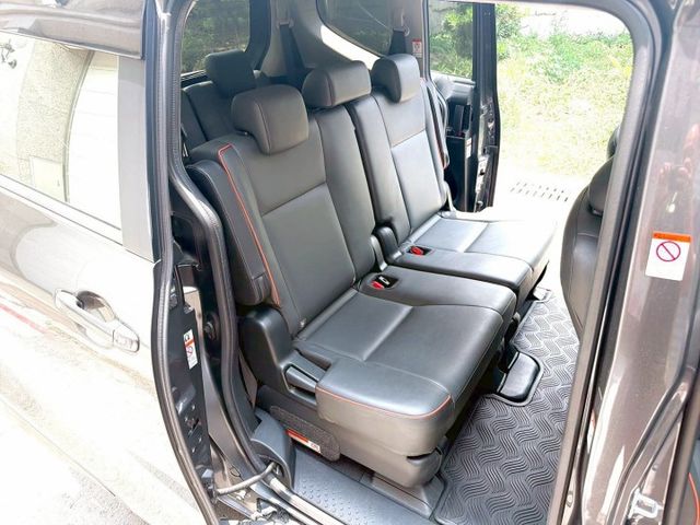 2020年 豐田 Sienta 1.8L 7人座 免鑰匙 盲點偵測 雙電動滑門 尊爵版 僅跑兩萬公里 認證車  第16張相片