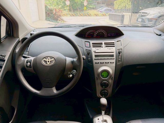 2011年 豐田 YARIS G版 1.5L 認證車  第8張相片