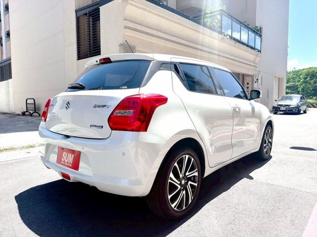 2022 SWIFT 鈴木 白  小鋼炮外型 |都會輕油電首選 |車身輕 | 好停車  第5張相片