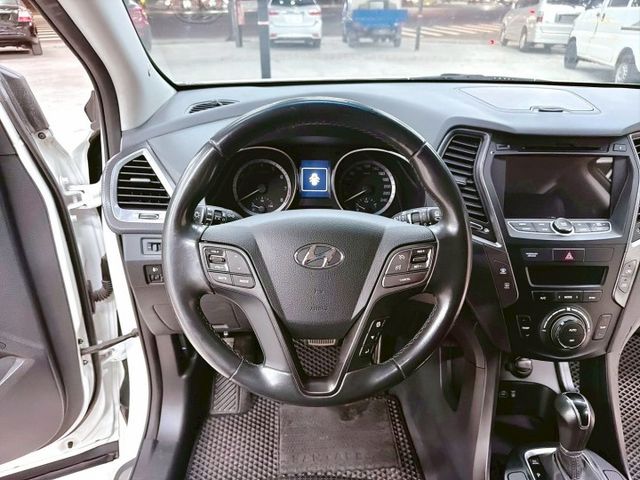 Hyundai Santa Fe 2.4 首席款 | 盲點偵測 、雙區恆溫、電尾門、一手車、認證車 4WD  第10張相片