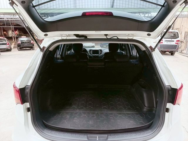 Hyundai Santa Fe 2.4 首席款 | 盲點偵測 、雙區恆溫、電尾門、一手車、認證車 4WD  第15張相片