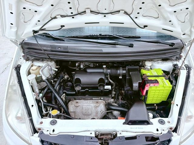 2013年Mitsubishi Colt Plus 1.6 白色經典款  第6張相片