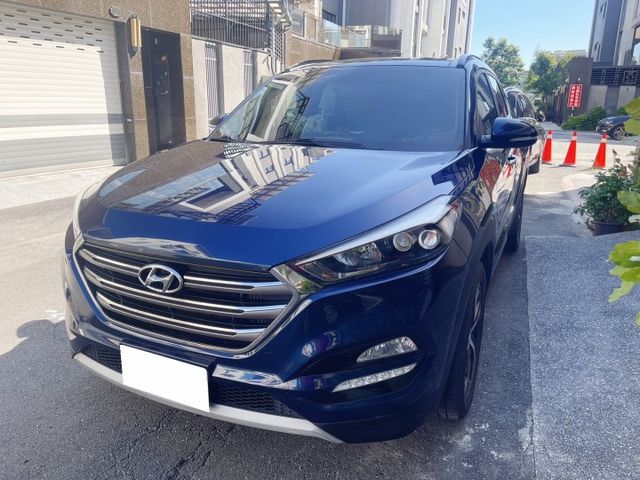 17年式Tucson 2.0 柴油菁英版 認證車 僅跑8萬公里 全景天窗 I-Key 定速 光感應LED頭燈 盲點偵測  第4張相片