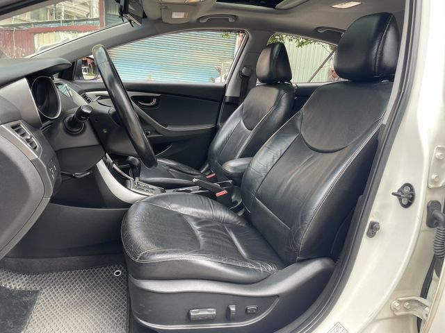 HYUNDAI現代 ELANTRA  第5張相片