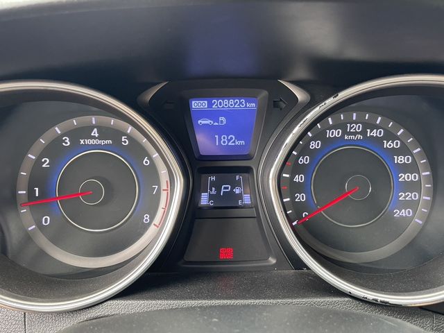 HYUNDAI現代 ELANTRA  第11張相片